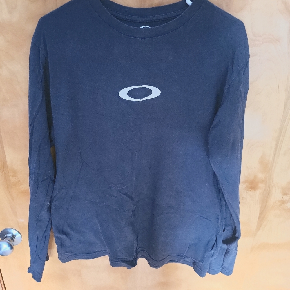 Oakley Navy Blue Long Sleeve T-Shirt. Medium. With Sleeve Logo!